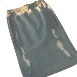 NWOT Distressed denim skirt